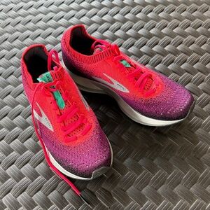 BROOKS SNEAKERS LEVITATE 2 RUNNING NWT WOMENS SIZE 9